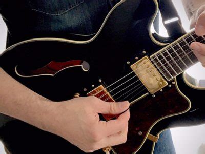 learn guitar in dubai|Guitar Lessons In Dubai .